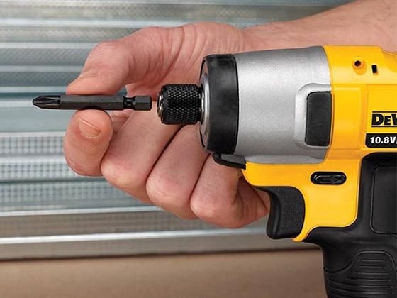 پیچ گوشتی شارژی ضربه ای دیوالت DCF815
