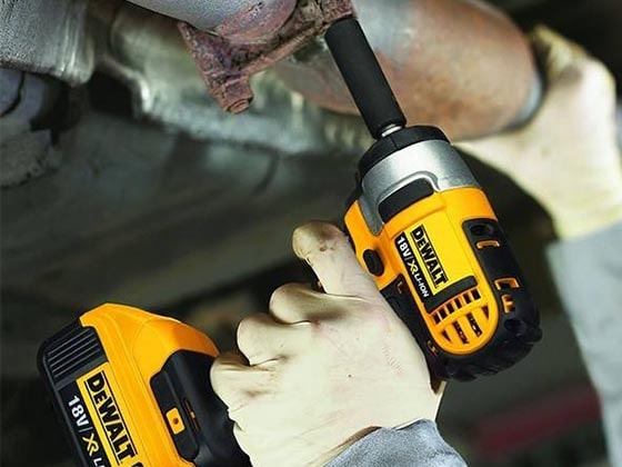 بکس شارژی دیوالت DCF880M2